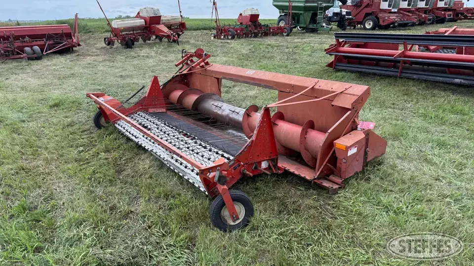 International 810 Pickup Head