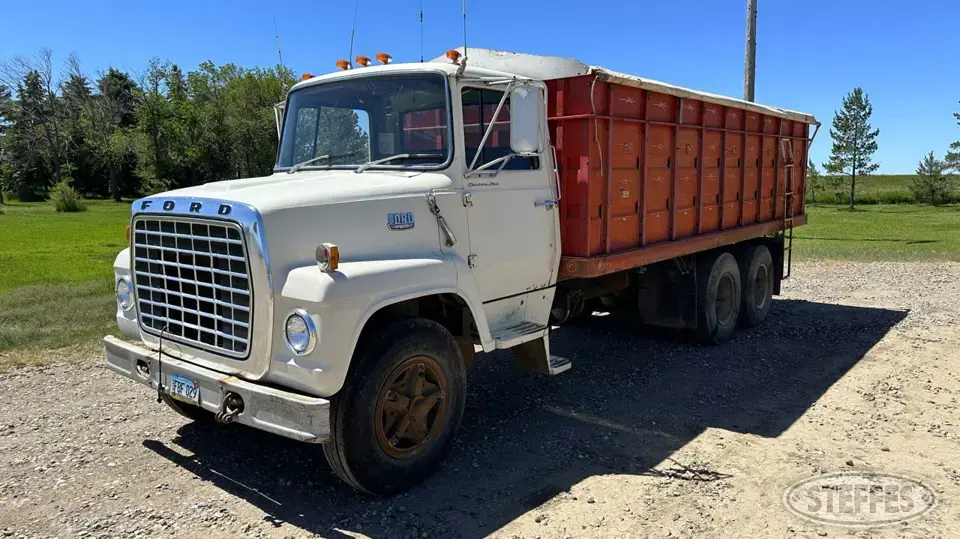 1974 Ford 750 Tandem Boxed Truck