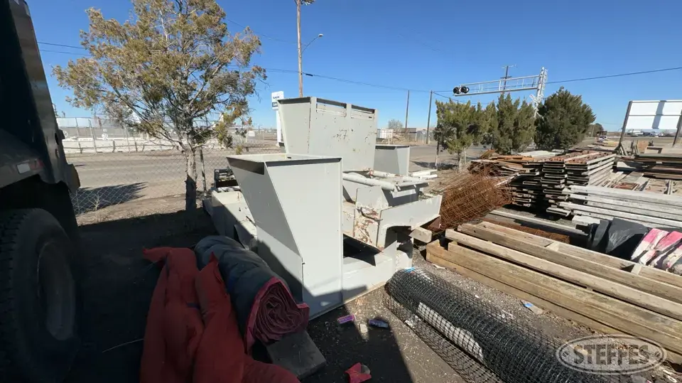 (8) Curb molds Curb and Gutter Machine