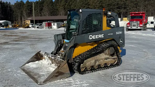 2012 Deere 323D