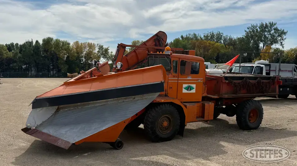 1970 Oshkosh Plow-Spreader Truck