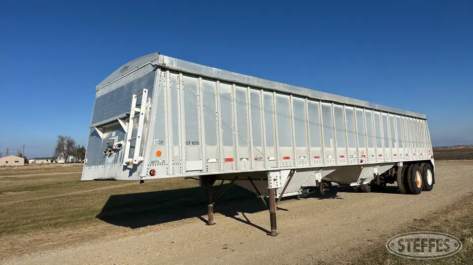 1996 Cornhusker Hopper Bottom Trailer