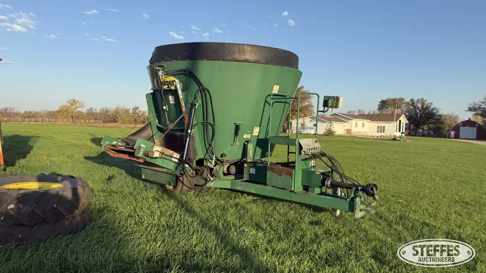 Badger V-Mix 400 Feeders and Bunk