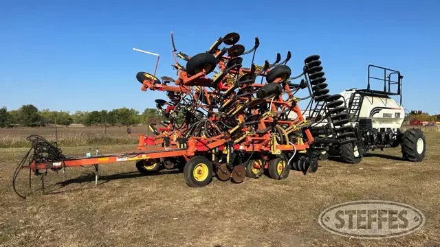 2004 Bourgault 8810-2/6280