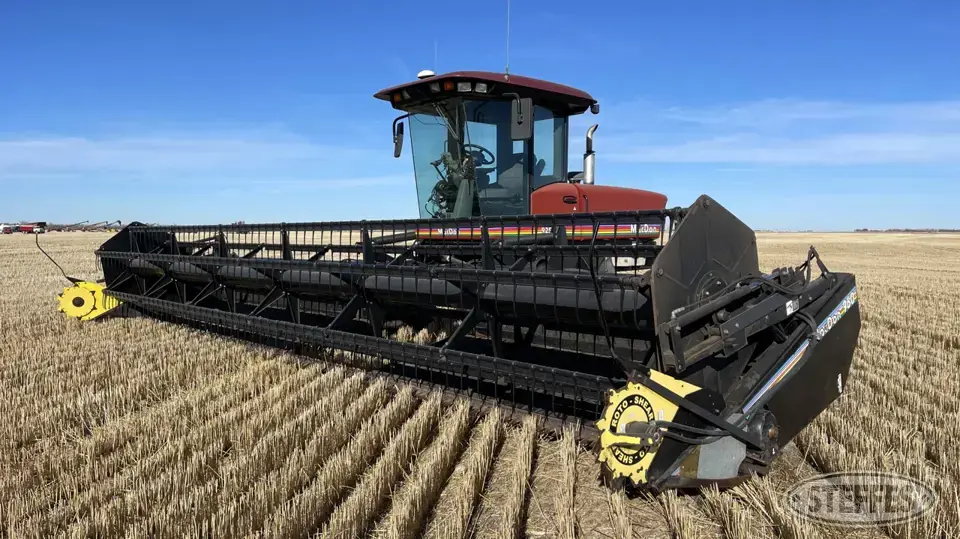 2004 MacDon 9250 Self-Propelled Swather