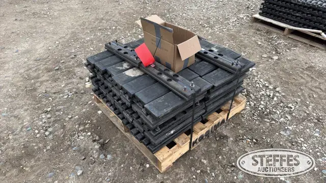 (88) Track pads