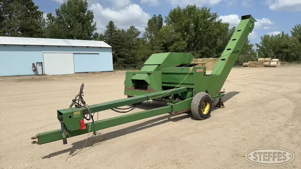 John Deere 300 Corn Head