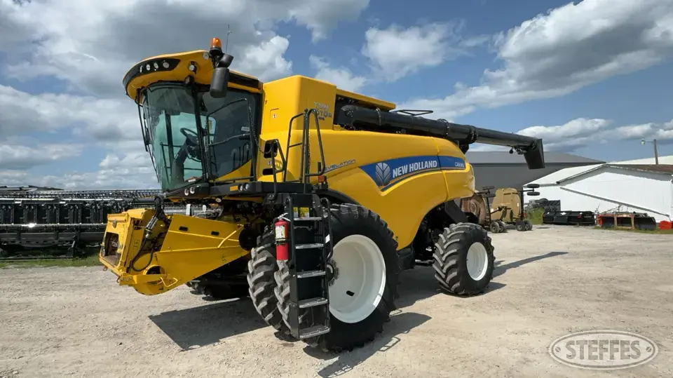 2018 New Holland CR8.90 Combine