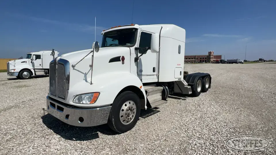 2013 Kenworth T660 Conventional Truck with Sleeper