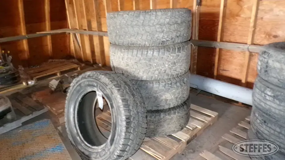 (5) Toyo Open Country LT325-60R20 tires Truck Tire