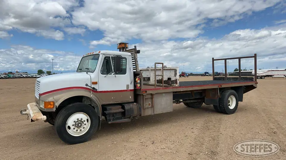 1993 International 4900 Flatbed Truck