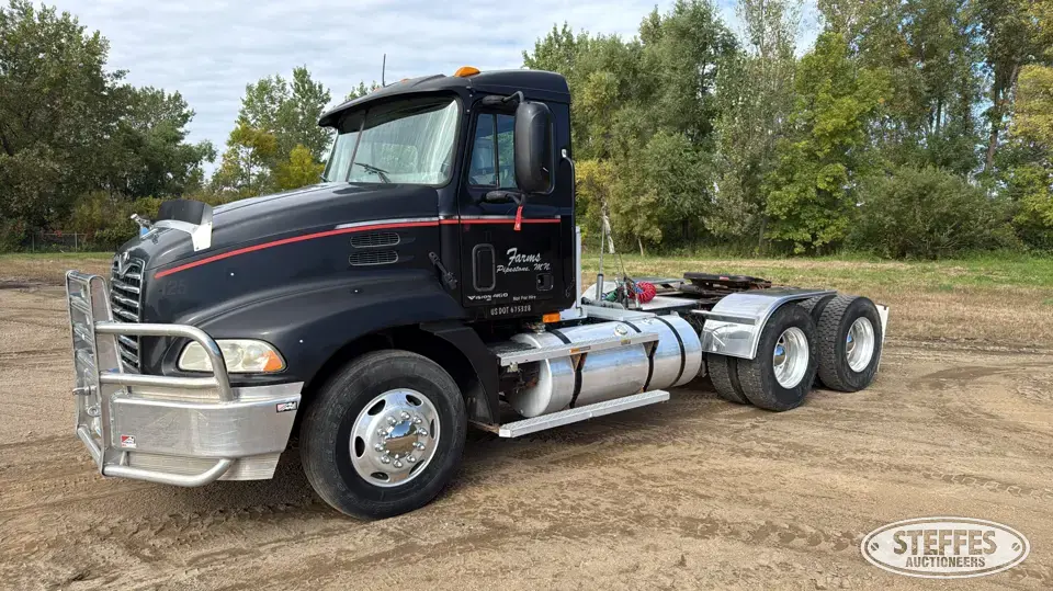 2000 Mack Vision CX613 Conventional Truck without Sleeper