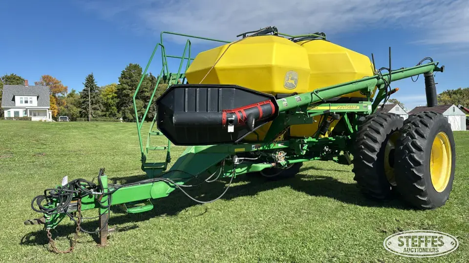 2003 John Deere 1910 Commodity Cart