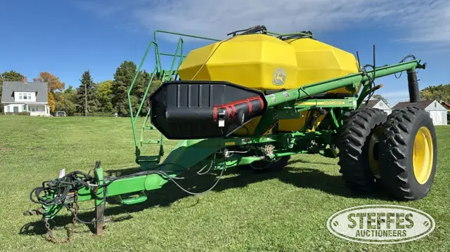 2003 John Deere 1910