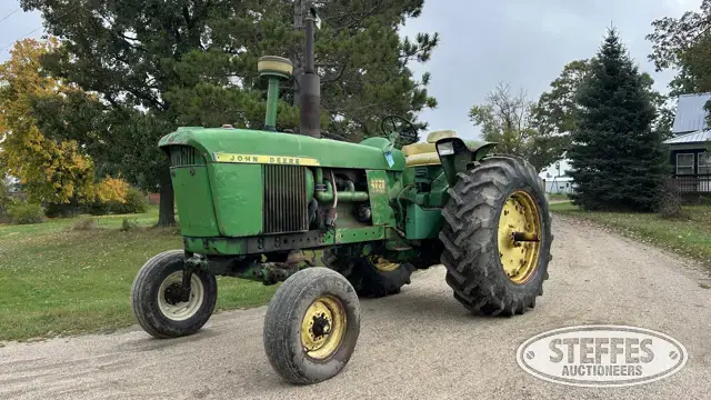 John Deere 4020