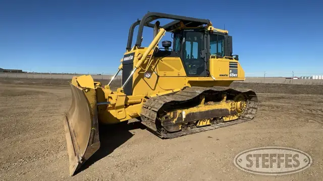 2015 Komatsu D65WX-17