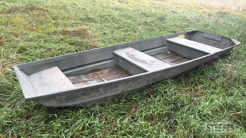 Alumacraft Boat