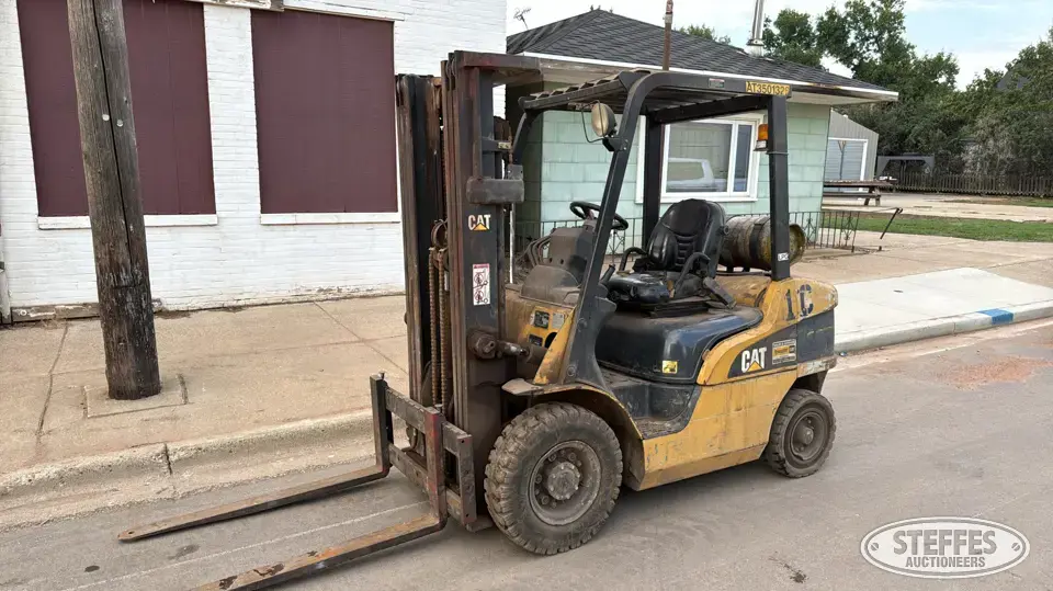 CAT P5000 Warehouse Forklift