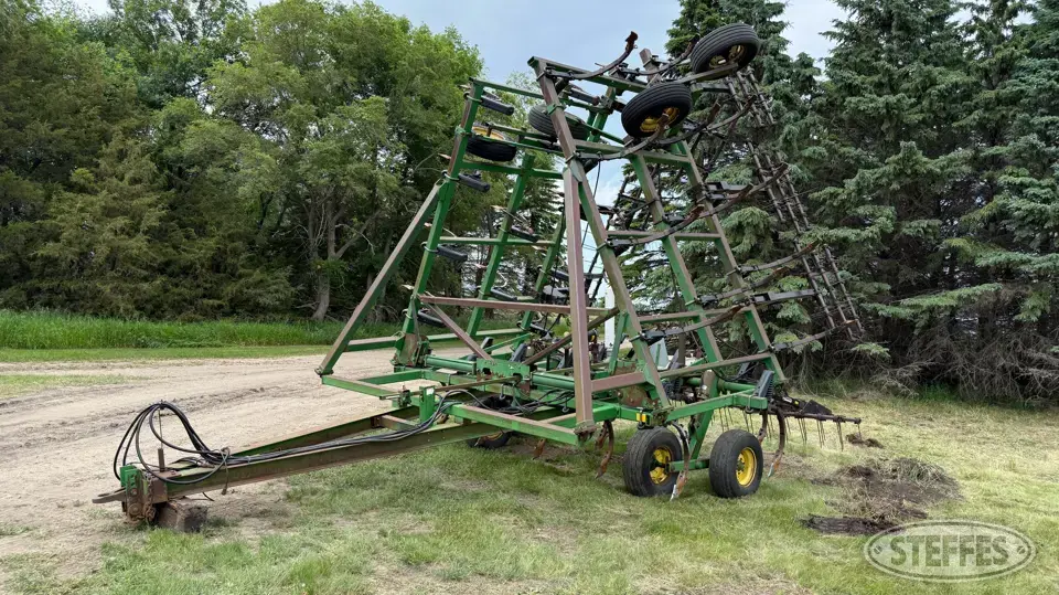 John Deere 610 Chisel Plow