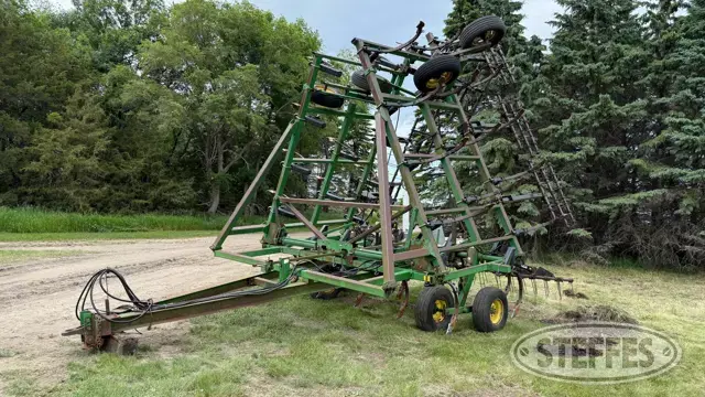 John Deere 610