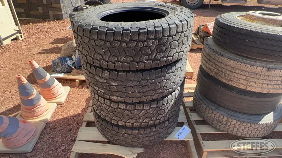 (4) Toyo Open Country A/T Truck Tire