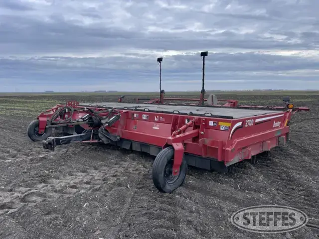 2012 Amity 3700