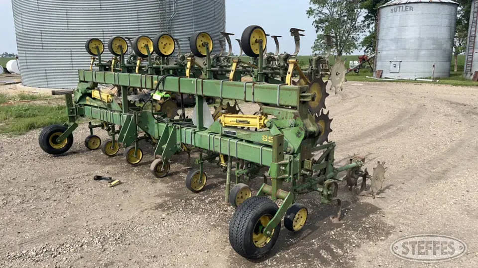 John Deere 85 Row Crop Cultivator