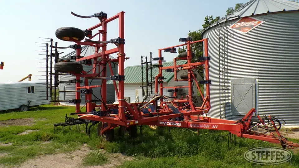 Morris Magnum III Chisel Plow