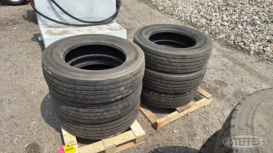 (6) Continental 225/70R19.5 tires Truck Tire