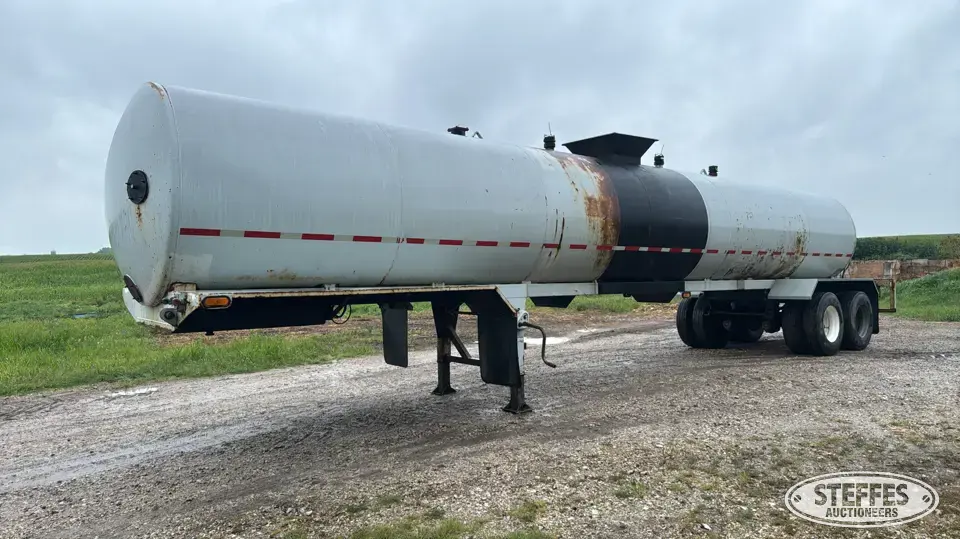 2011 Liquid manure tanker Manure Storage and Transportation Equipment