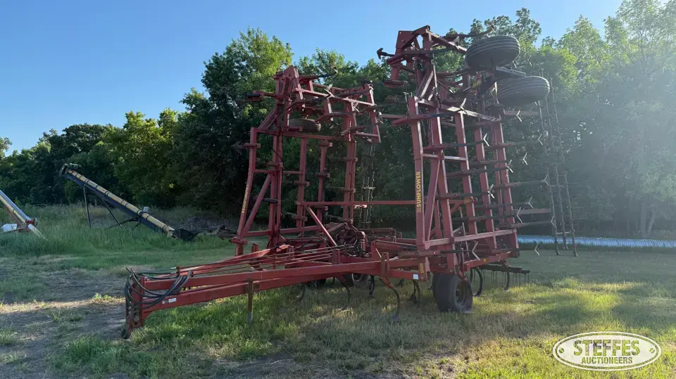 Sunflower 5631 Field Cultivator