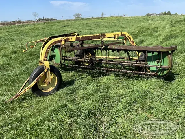 John Deere 640