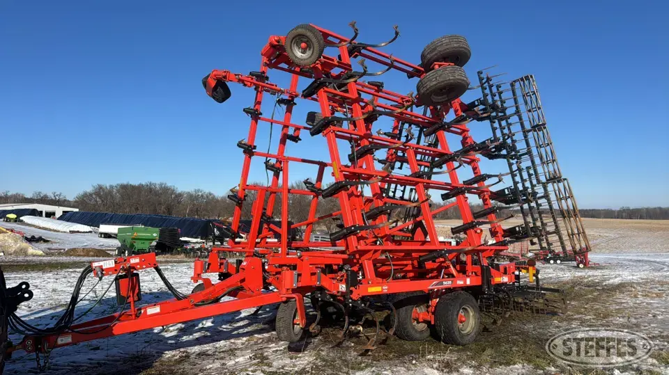 2019 Kuhn Krause 5635 Field Cultivator