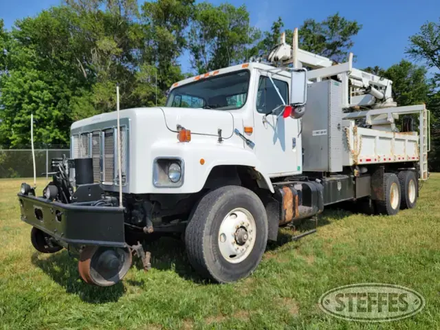 1999 International 2674
