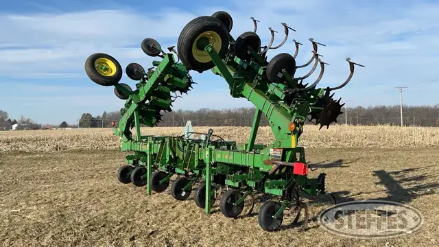 John Deere 856
