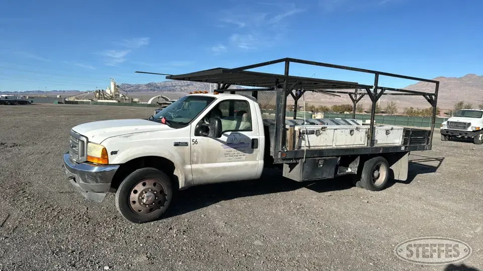 2001 Ford F-450 Flatbed Truck