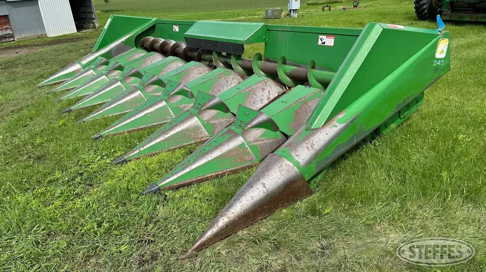 John Deere 843 Corn Head
