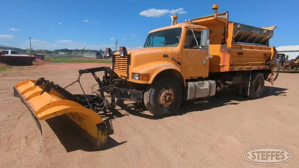 2002 International 4900 Specialty Truck