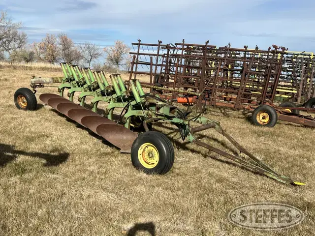 John Deere 3200