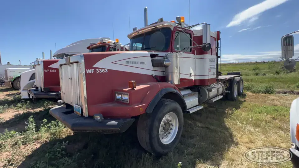 1995 Western Star 4964S Conventional Truck with Sleeper