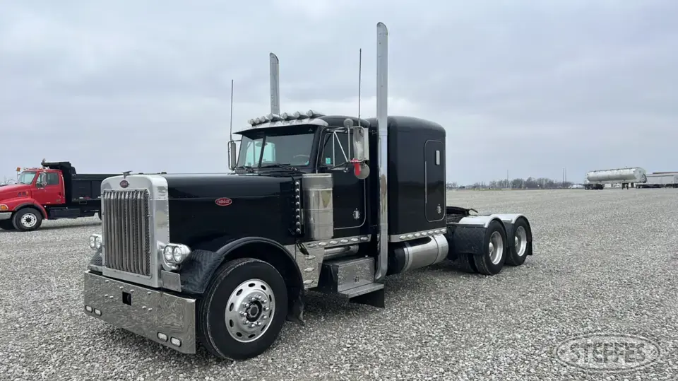 1995 Peterbilt 379 EXHD Conventional Truck with Sleeper