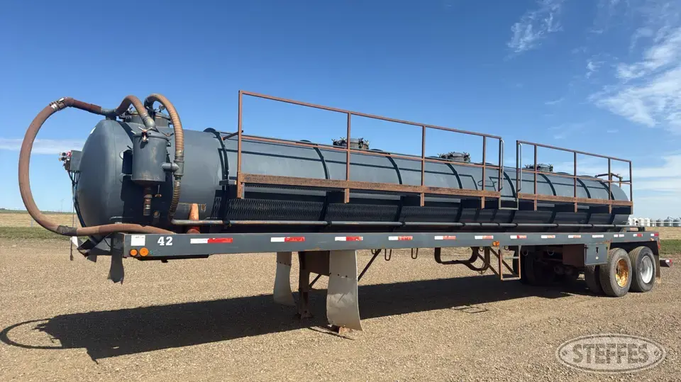 2005 Com-Camp Fort Worth Fabrication 130 bbl. Vacuum Trailer