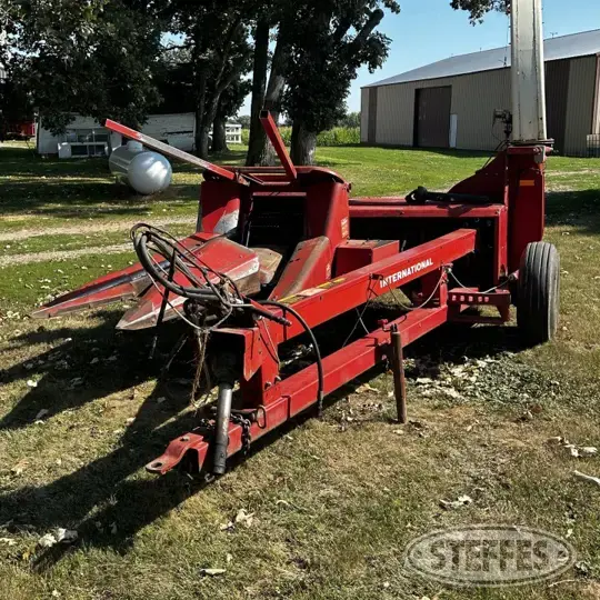 International 720 Pull-Type Harvester
