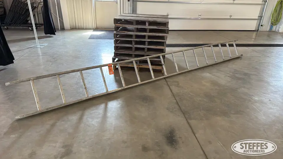 Aluminum ladder General Tools and Shop Supply