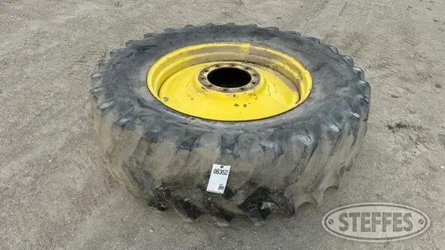 Firestone 20.8-38 tire