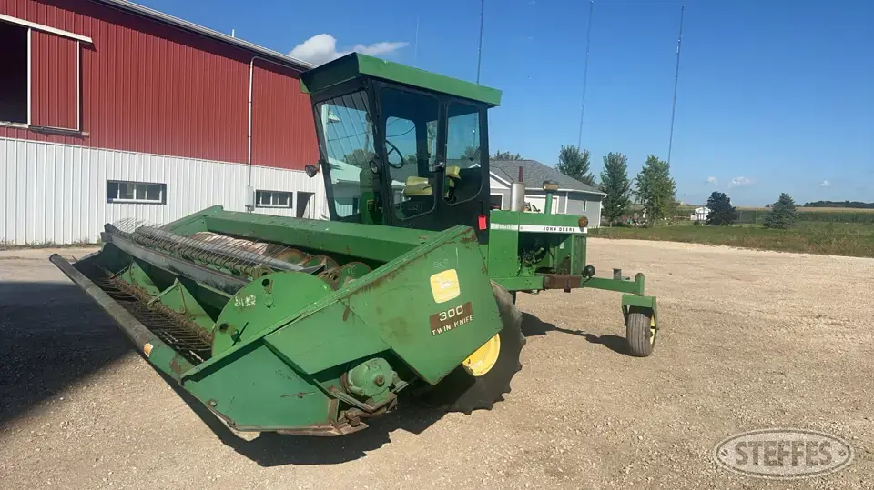 John Deere 2280 Self-Propelled Windrower