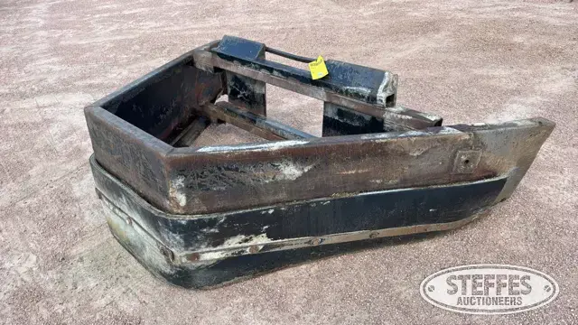 Skid steer feed pusher