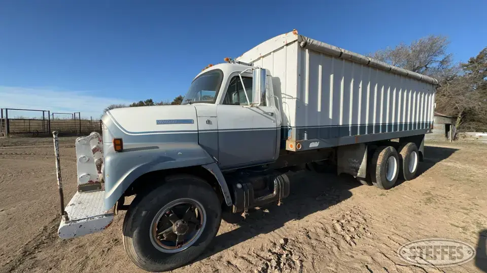 1975 International Fleetstar Tandem Boxed Truck