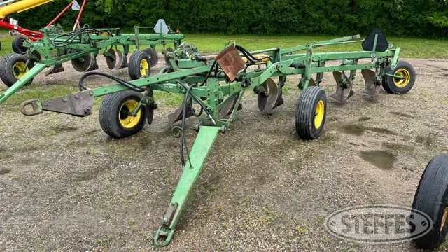 John Deere 3100