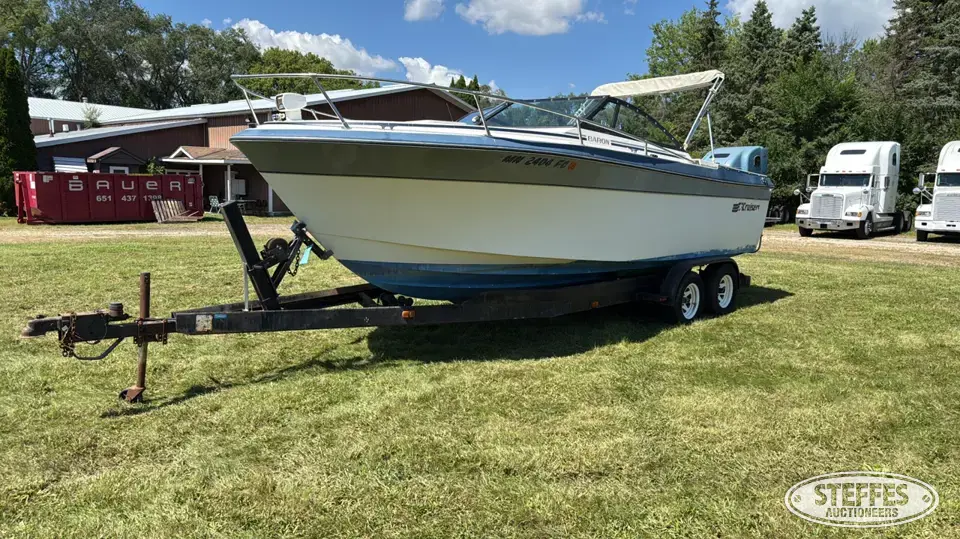 1986 Cruisers Baron Boat